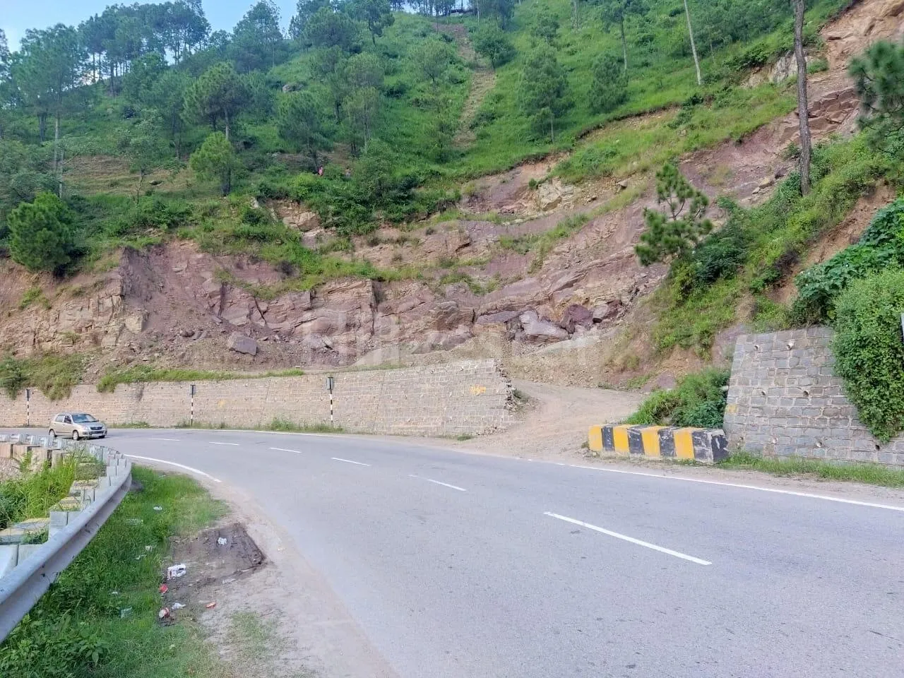 2,855 sq. yd. Commercial Land on NH 5 near Kumarhatti, Solan
